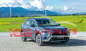 Ốp mạ đèn gầm phải Toyota Corolla Cross 2022